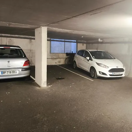 T2 Avec Terrasse & Garage Prive - 53m2 - Proche Jaude Lejlighed